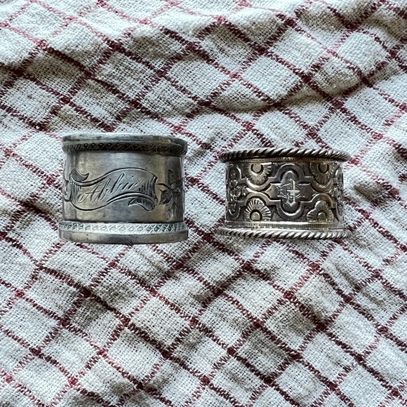 Set of 2 antique silver plated napkin rings engraved repousse - Picture 3 of 11